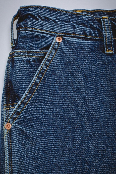 ONLINE STORE2025_FA_Fall_GraphicDetail_CutAndSew_AVEDoubleKneeJean_Indigo_Detail2.jpg