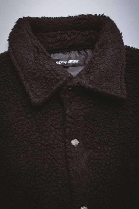 ONLINE STORE2025_FA_Fall_GraphicDetail_CutAndSew_PileFleeceOvershirt_Black_Detail1.jpg