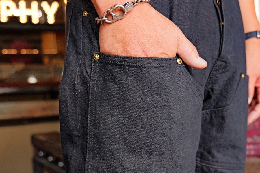 TROPHY CLOTHING - W KNEE STANDARD & NARROW DIRT DENIM